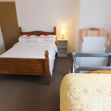 Many Worlds Meet: Spacious Family Stay near Wimbledon & London Croydon Exterior photo
