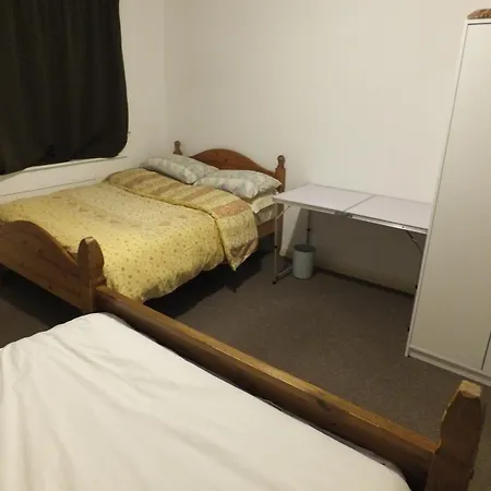 Many Worlds Meet: Spacious Family Stay near Wimbledon & London Croydon Exterior photo