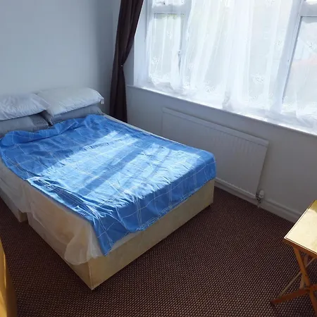 Many Worlds Meet: Spacious Family Stay near Wimbledon & London Croydon Exterior photo