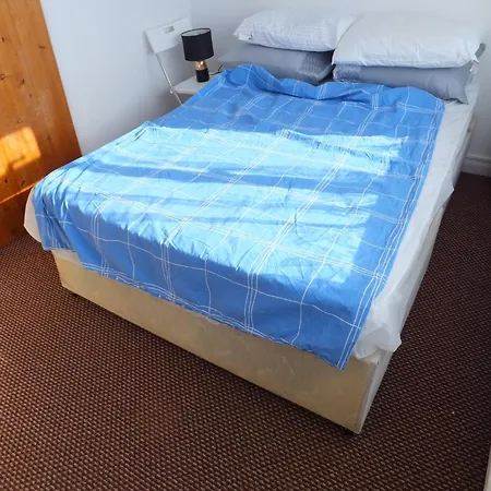 Many Worlds Meet: Spacious Family Stay near Wimbledon & London Croydon Exterior photo