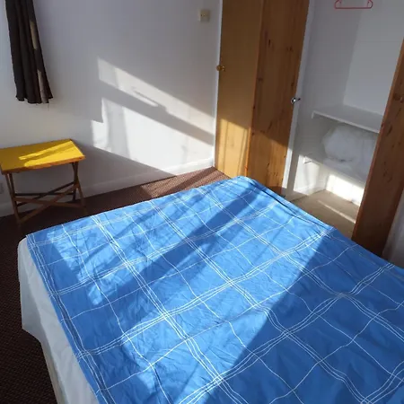 Many Worlds Meet: Spacious Family Stay near Wimbledon & London Croydon Room photo