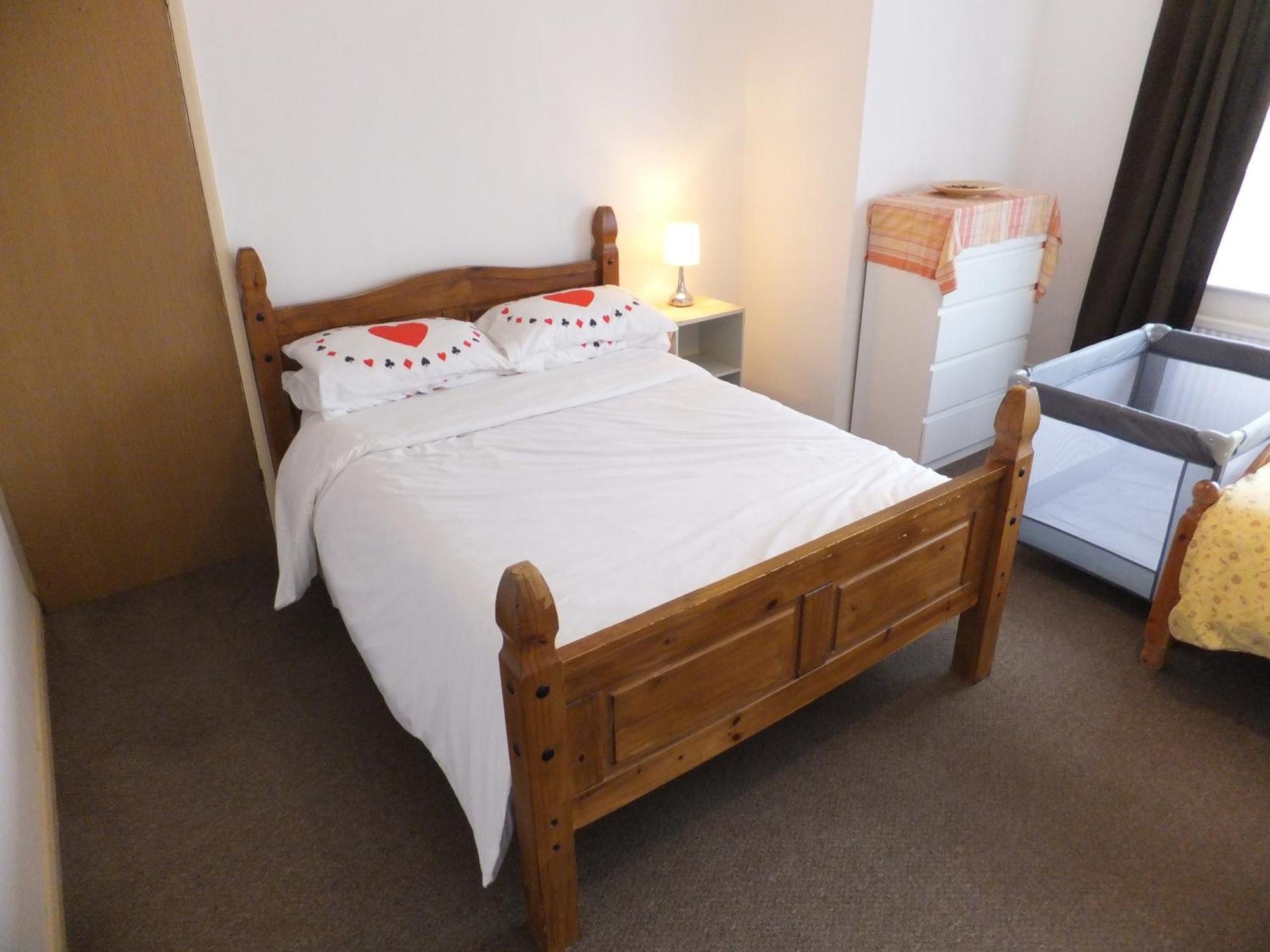 Many Worlds Meet - Eurostar, Wimbledon 30 Mins, London, Gatwick 15 Mins - Spacious, Sleeps Up To 16 Cot - Free Wifi, Parking - Next To Lloyd Park, Great For Families, Walkers, Relocators - Ideal For Contractors * Croydon