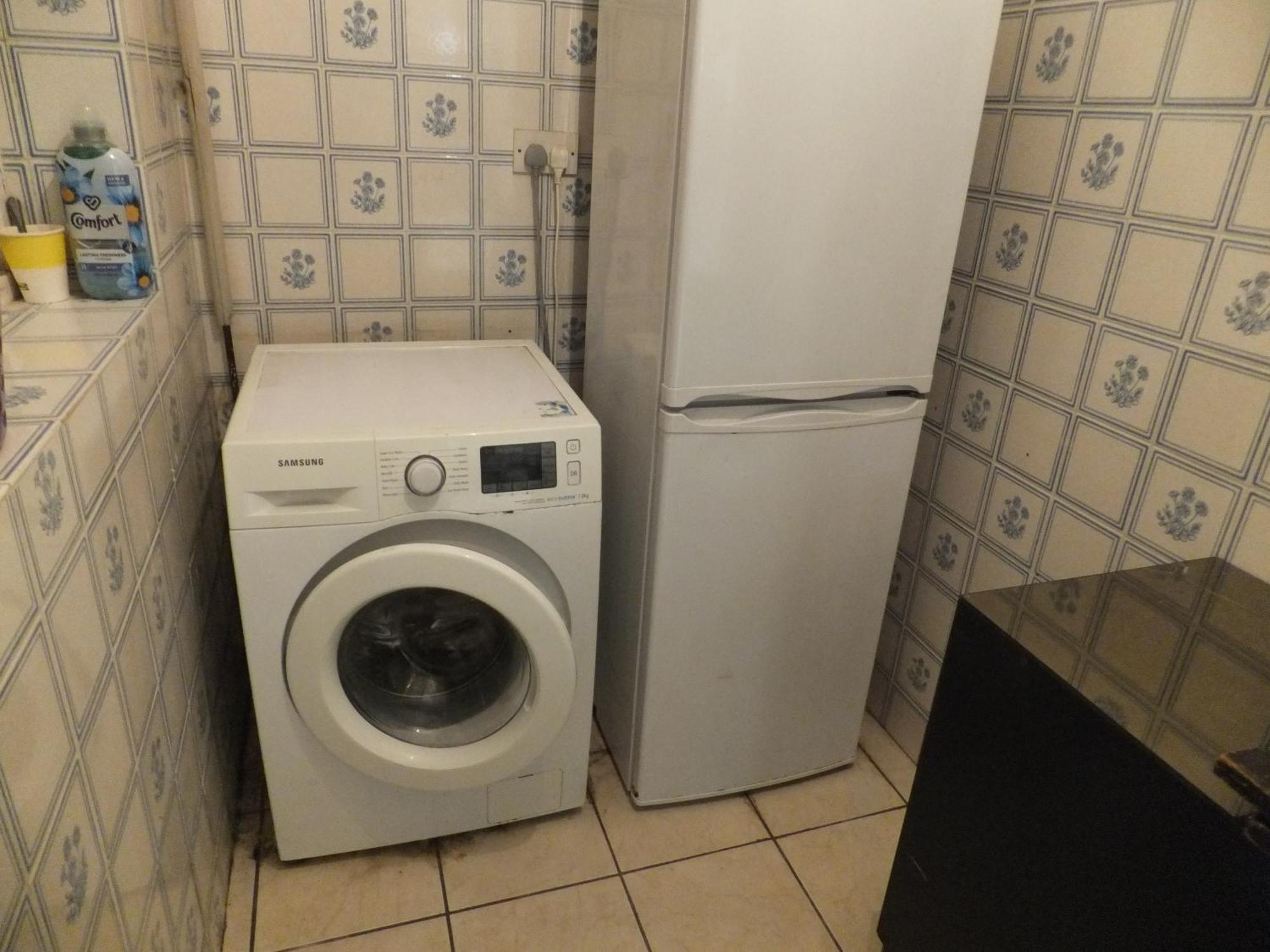Many Worlds Meet - Eurostar, Wimbledon 30 Mins, London, Gatwick 15 Mins - Spacious, Sleeps Up To 16 Cot - Free Wifi, Parking - Next To Lloyd Park, Great For Families, Walkers, Relocators - Ideal For Contractors Quarto em Acomodações Particulares *