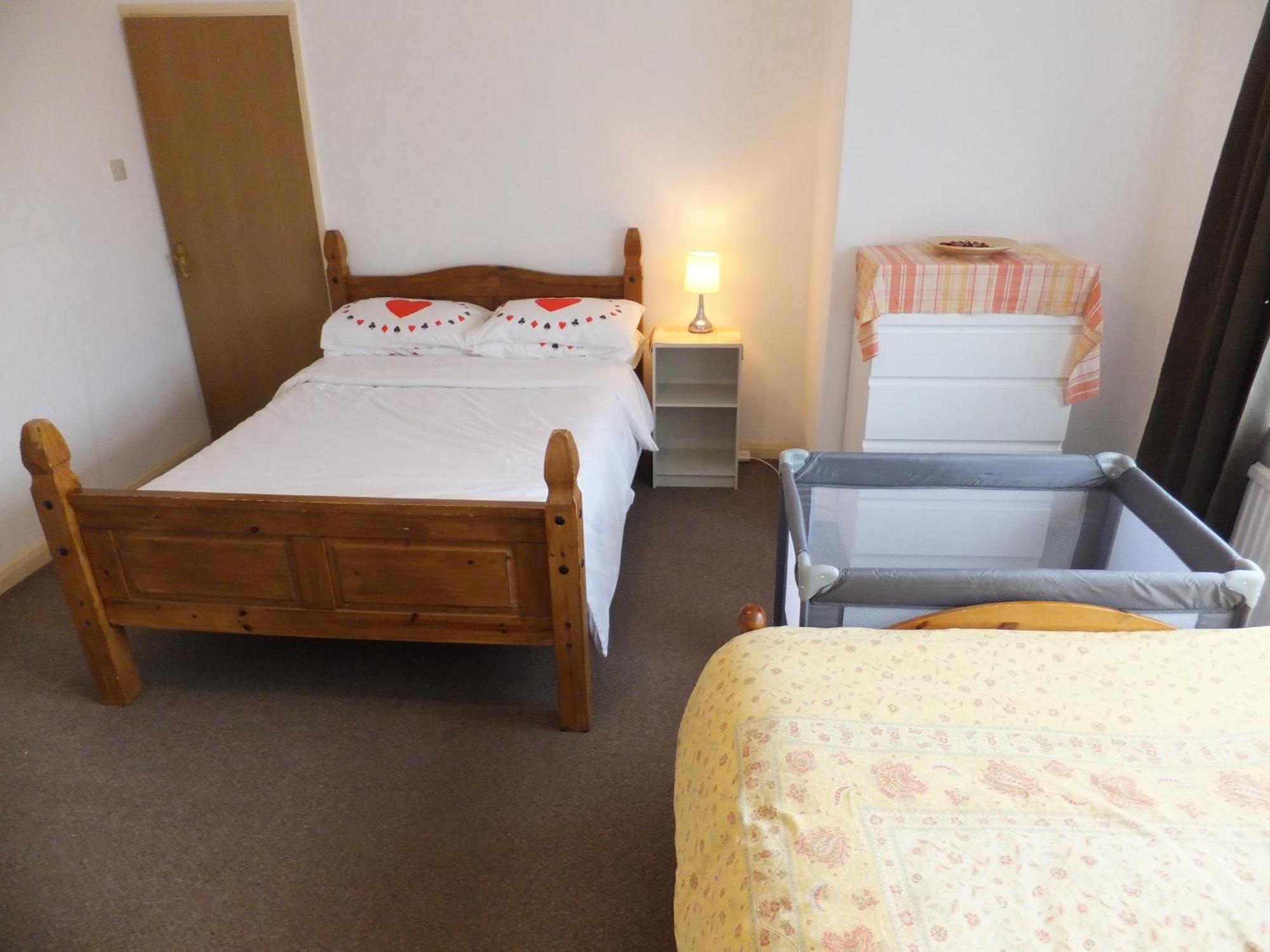 Homestay Many Worlds Meet: Spacious Family Near Wimbledon & London Croydon