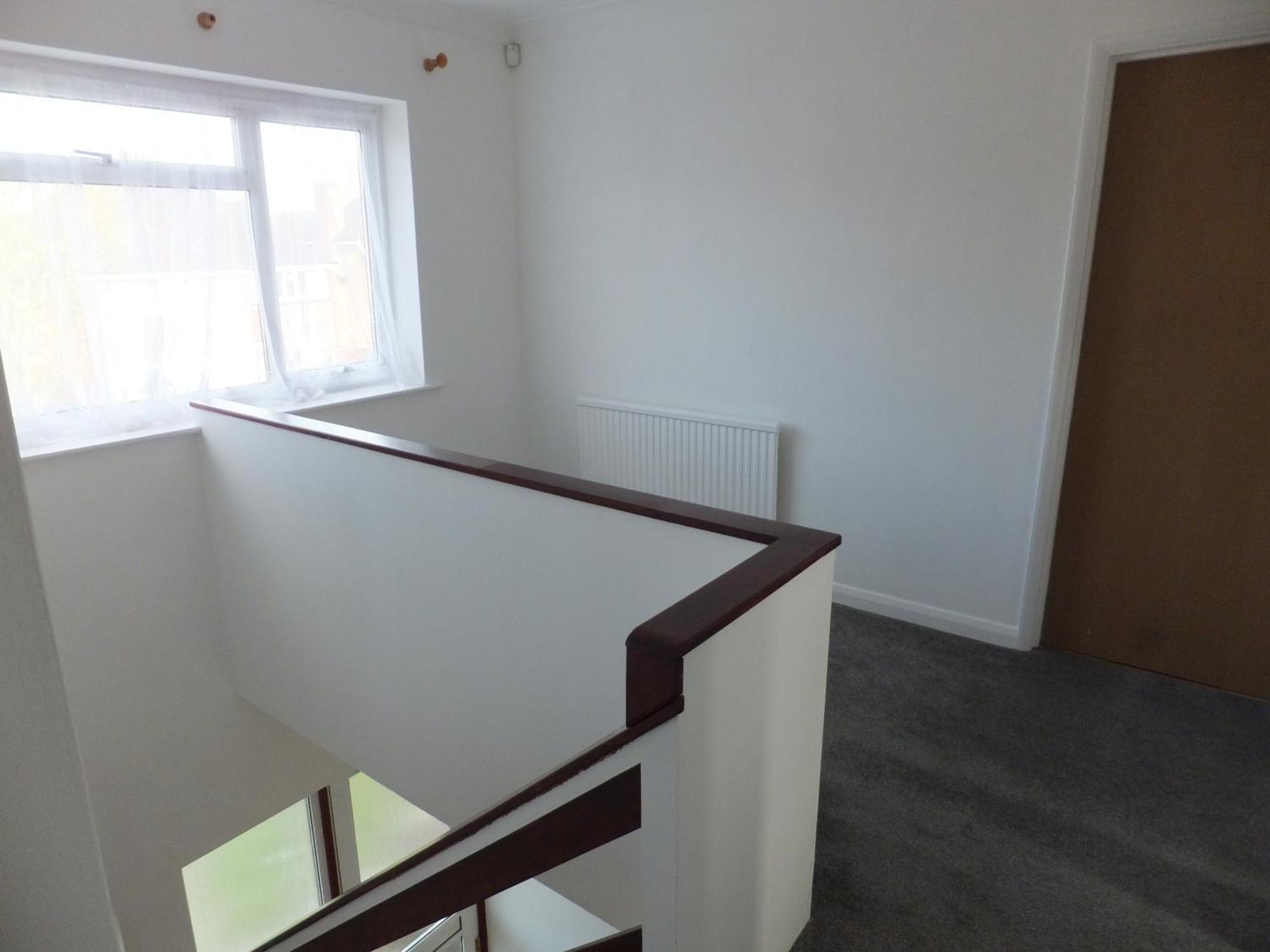 Many Worlds Meet: Spacious Family Near Wimbledon & London Croydon