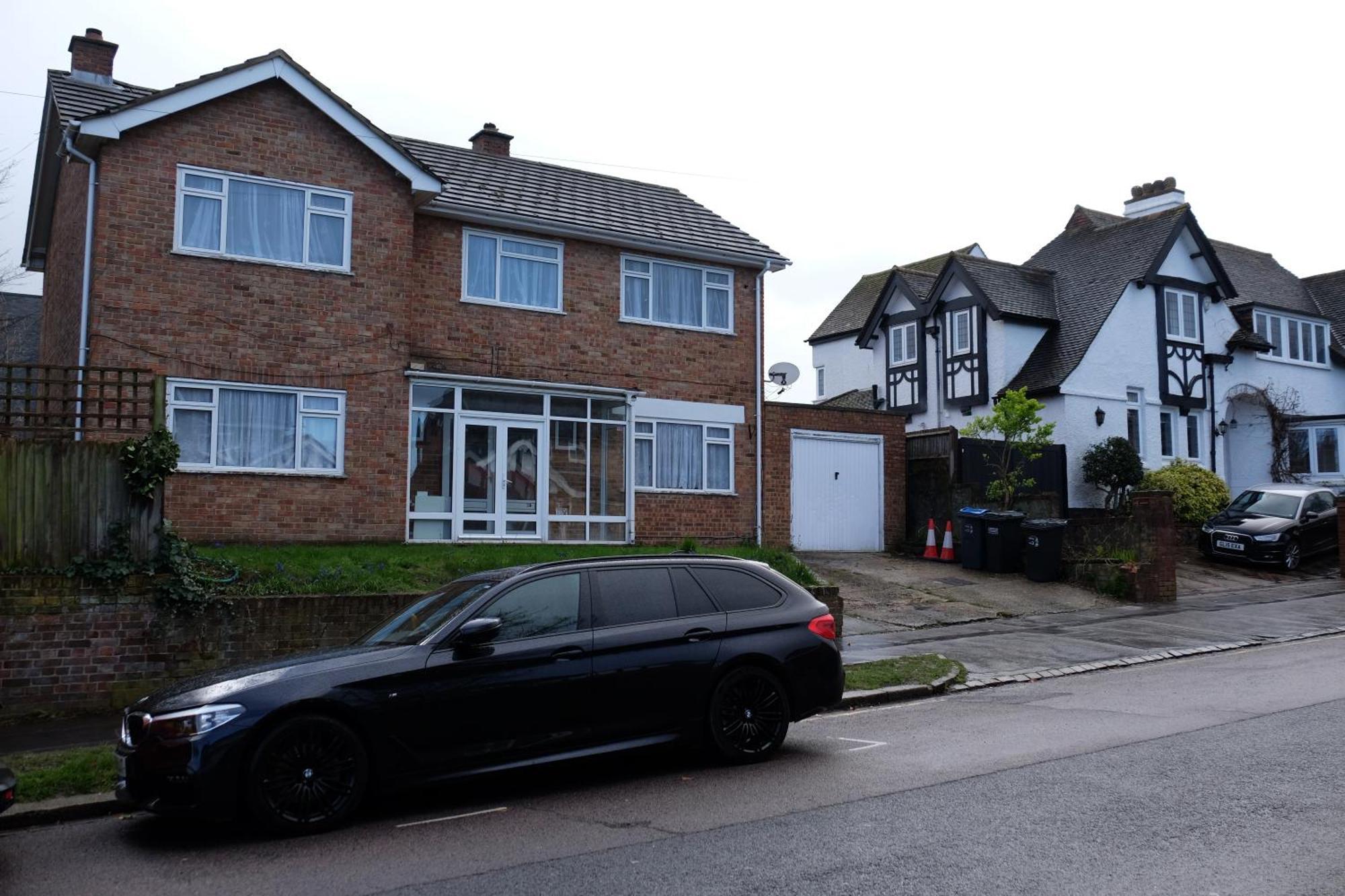 Many Worlds Meet: Spacious Family Near Wimbledon & London Homestay