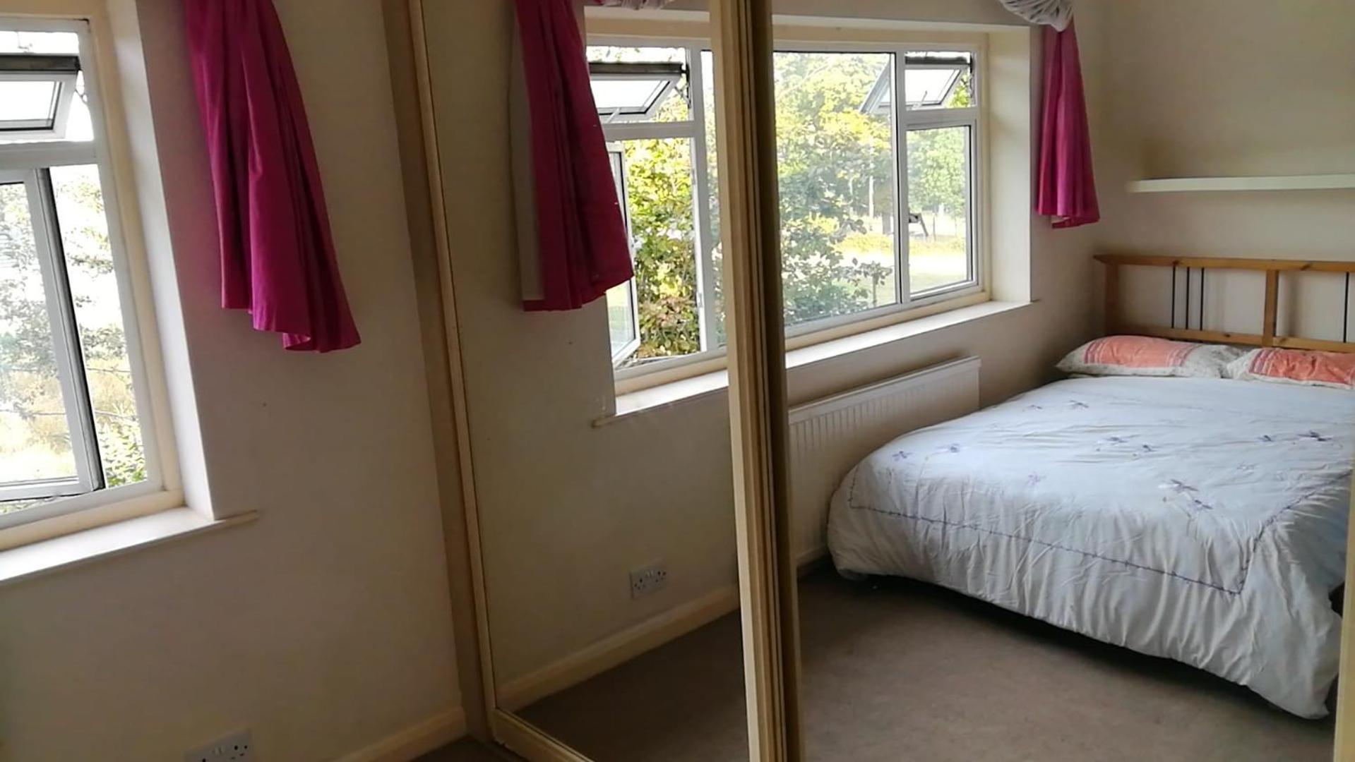 Many Worlds Meet: Spacious Family Near Wimbledon & London *