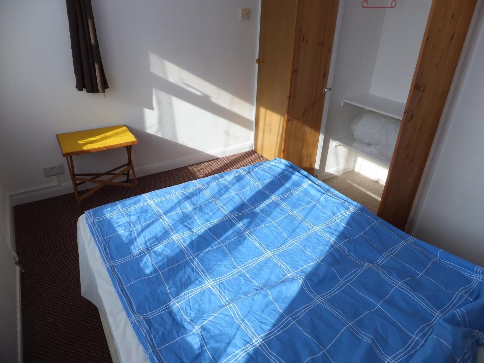 Many Worlds Meet: Spacious Family Near Wimbledon & London